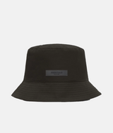 ESSENTIALS BUCKET HAT